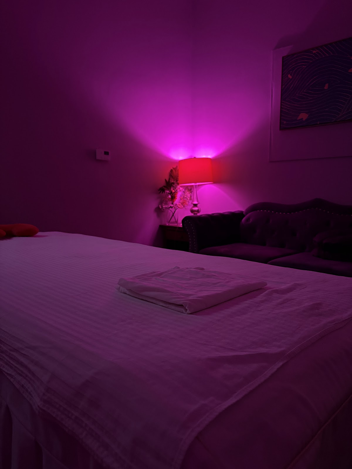Calm ambient treatment room